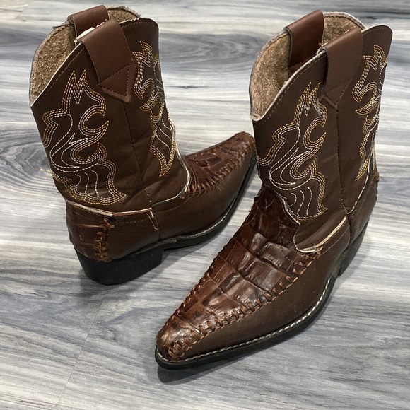 Hand made brown Faux leather Cow Boy boots made in Mexico outer stitch. - Picture 2 of 8